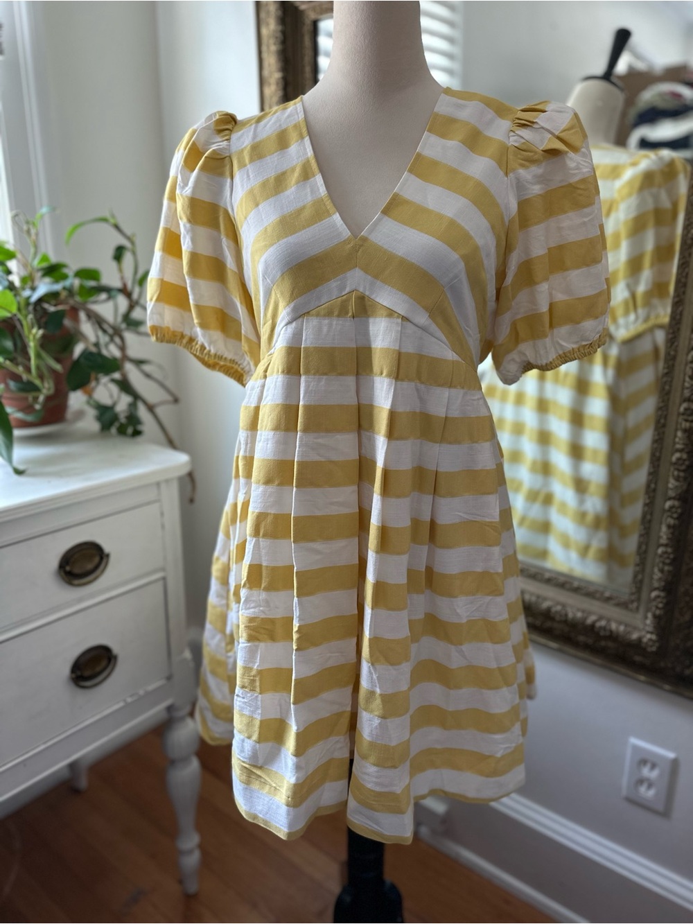 Entro NWT dress short butter yellow stripes size M lined puff sleeve cottagecore
